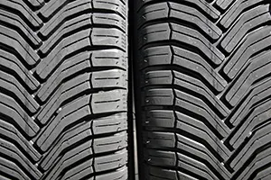 Primer pla de pneumàtics per a vehicles de carretera